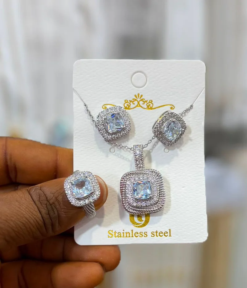 Beautiful necklace set 