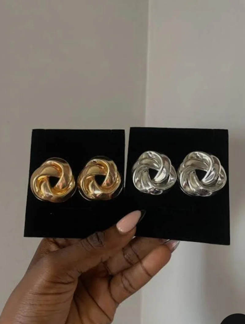 Earrings m